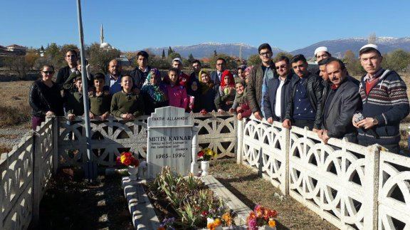 24 Kasım Öğretmenler Günü kapsamında Şehit Öğretmen Metin Kaynar kabri başında anıldı. 
