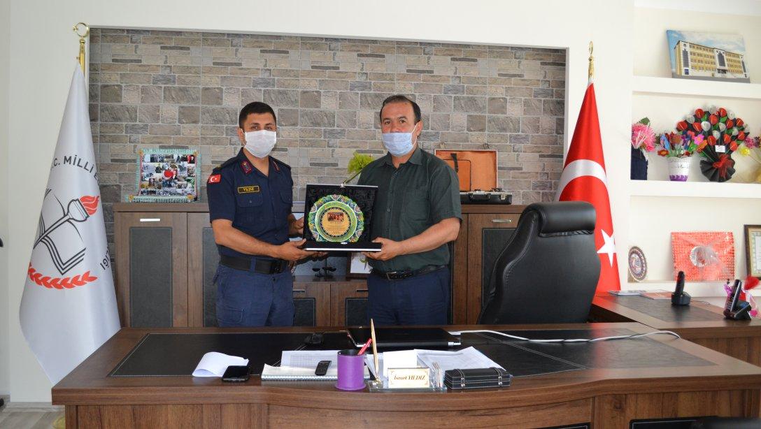 İlçe Jandarma Komutanı Ali Yıldız'dan Milli Eğitim Müdürlüğüne Veda Ziyareti
